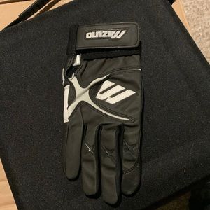 Mizuno Right Hand Batters Glove. Youth XL